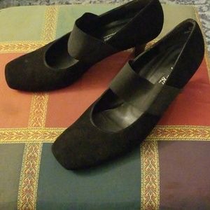 Paul Green Mary Jane pumps!